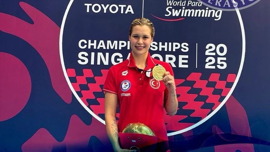 Türk spor tarihine geçen milli yüzücü; Defne Kurt