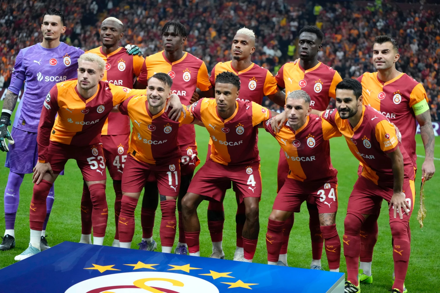 Galatasaray evinde rahat, Beşiktaş deplasmanda zorlanıyor