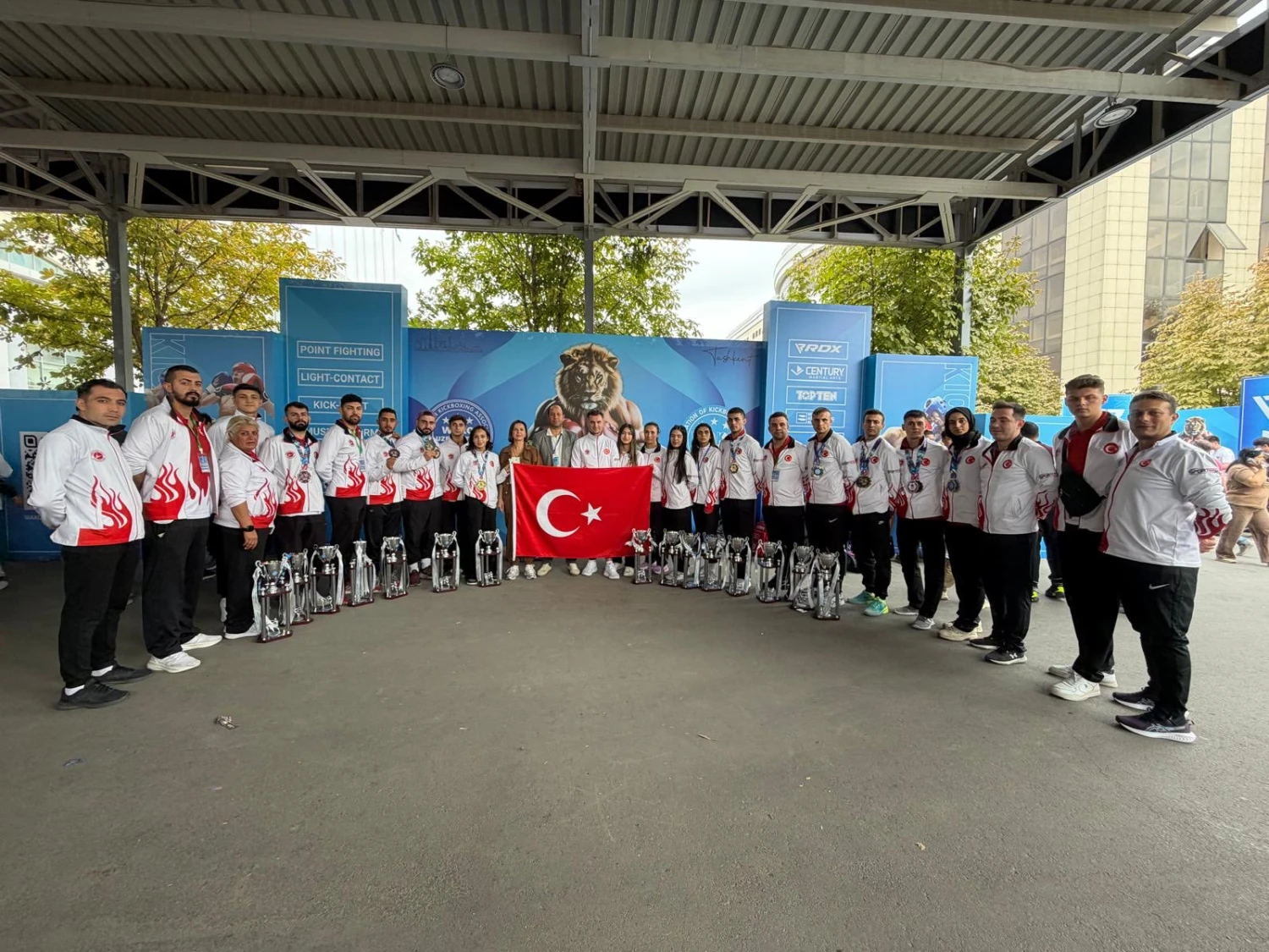 Milli sporcular, Kick Boks Dünya Kupası'nda 17'si altın toplam 27 madalya kazandı