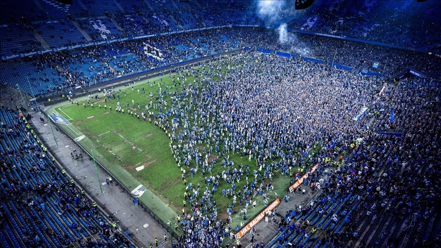 Bundesliga'ya yükselen Hamburg'un kutlamalarında yaşanan izdihamda 26 taraftar yaralandı
