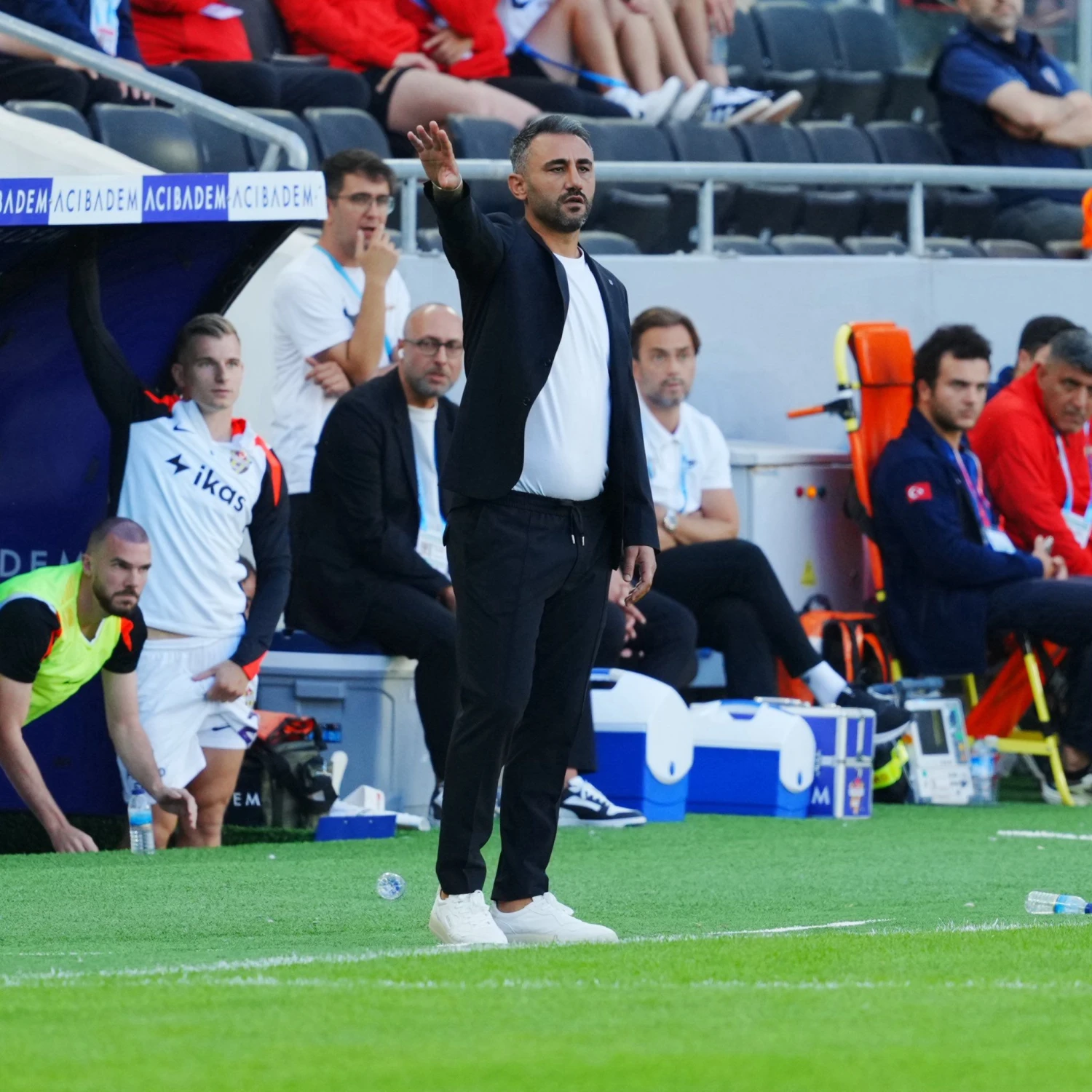 Eyüpspor Teknik Direktörü Selçuk Şahin, istifa etti