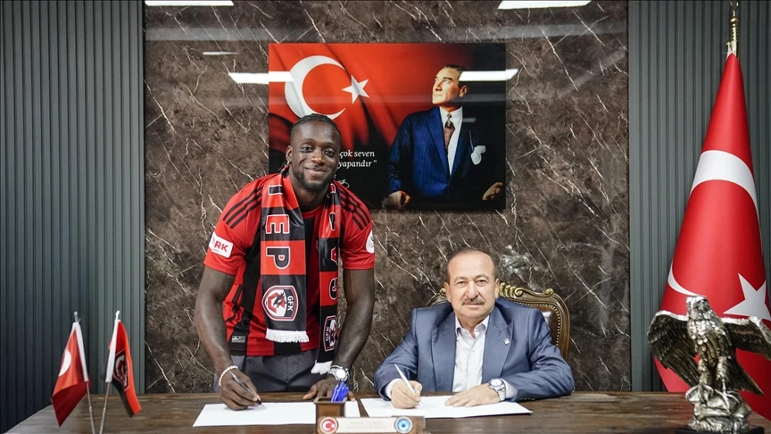 Gaziantep FK, Surinamlı savunma oyuncusu Myenty Abena'yı renklerine bağladı