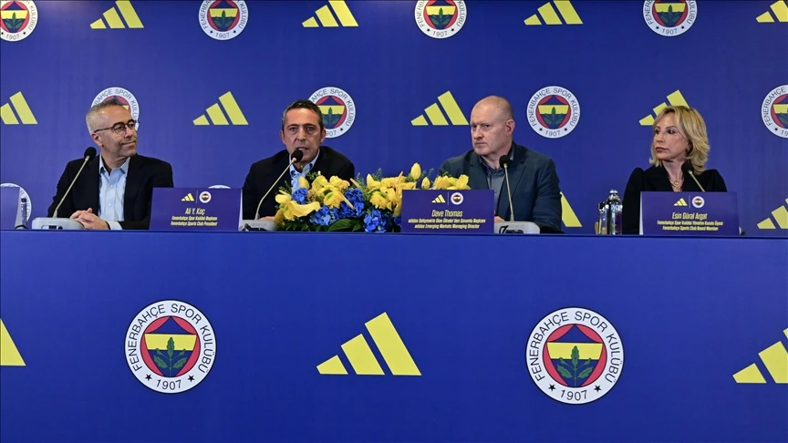 Fenerbahçe'nin yeni malzeme tedarik sponsoru Adidas oldu