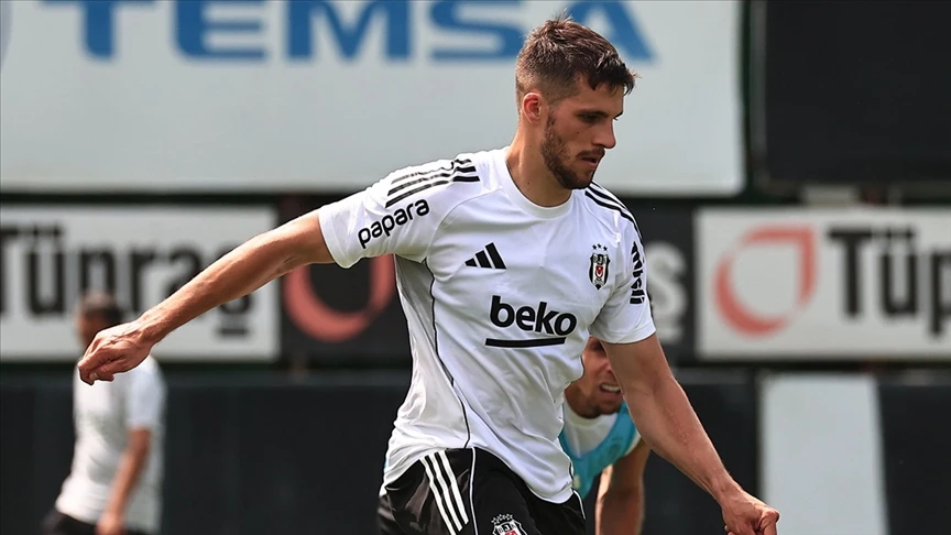 Beşiktaş'ın yeni transferi David Jurasek ilk idmanına çıktı