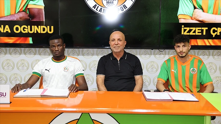 Alanyaspor, kadrosuna kattığı 2 oyuncu için imza töreni düzenledi